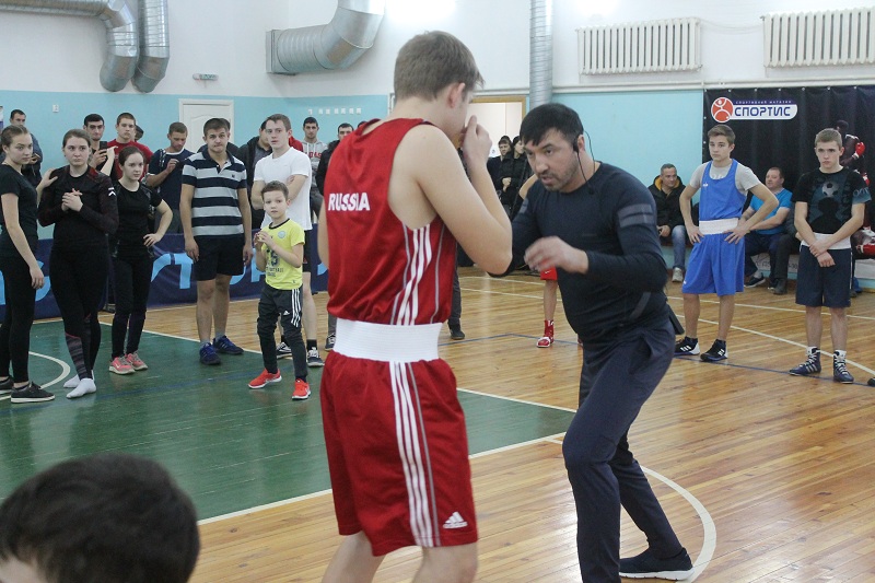 Олимпийский чемпион Гайдарбек Гайдарбеков провел мастер-класс для боксеров Оренбурга